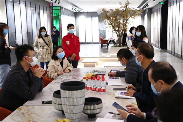 2020陶瓷行业新锐榜评选团亲临欧文莱展厅