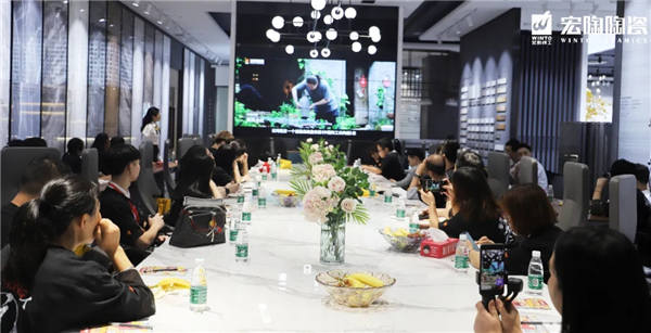 宏陶陶瓷媒体中秋游园活动于总部展厅精彩举办