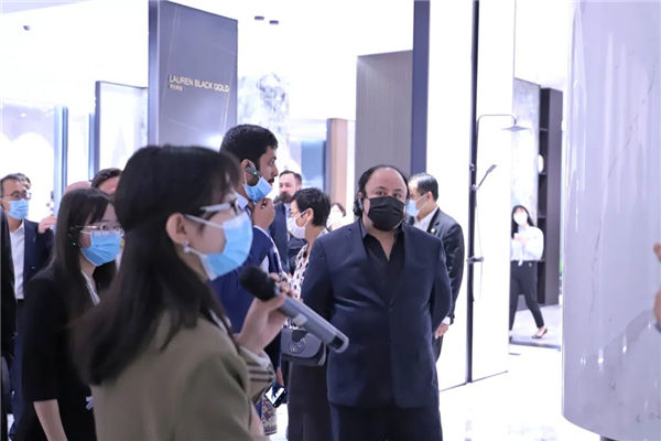 外国驻穗领团及驻粤媒体代表参观马可波罗瓷砖总部展厅