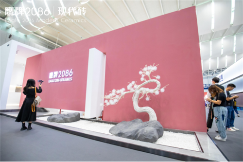 探展第一线：走进鹰牌2086品鉴京砖艺术文化馆，开启全新升级2.0时代！