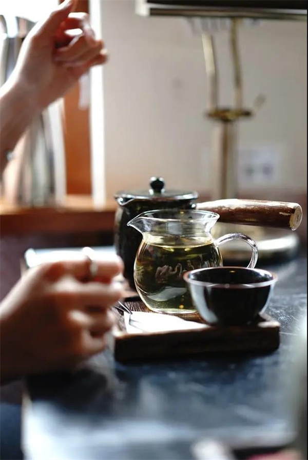 利家居集美设计张洪瑞：在古色古香的茶室，享一方静谧时刻