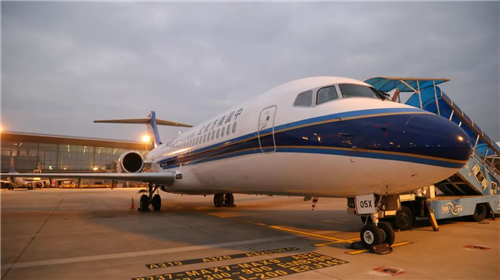 冠珠×首架国产自有产权飞机“阿娇”，翱翔蓝天展中国科技创造实力