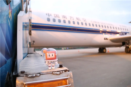 冠珠×首架国产自有产权飞机“阿娇”，翱翔蓝天展中国科技创造实力