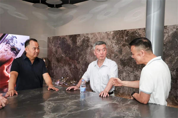 中国建筑卫生陶瓷协会高层到访欧文莱，共同探讨行业趋势