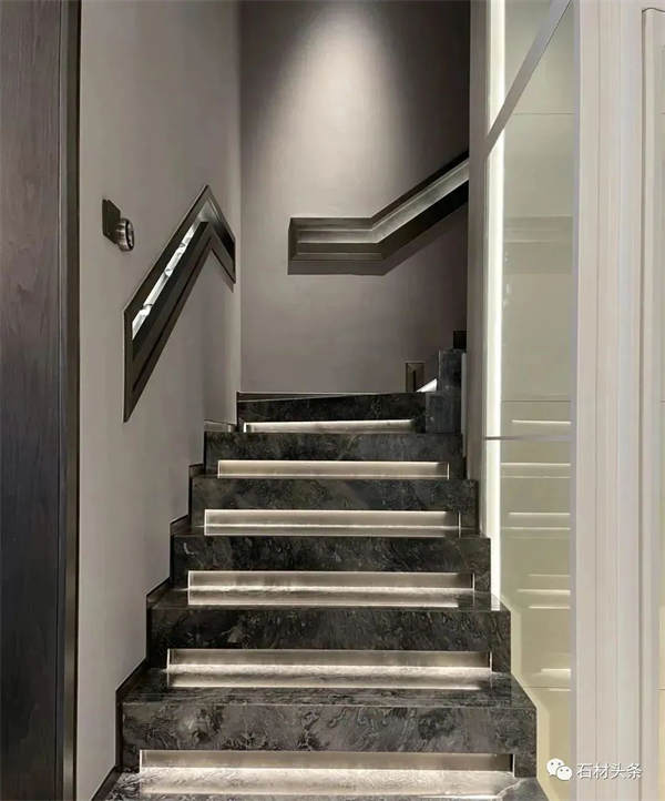 楼梯踏步用大理石好还是瓷砖好