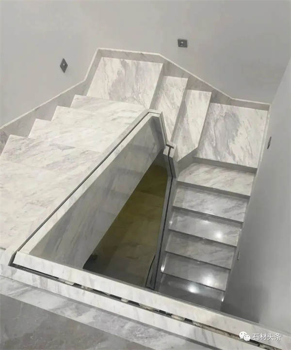楼梯踏步用大理石好还是瓷砖好