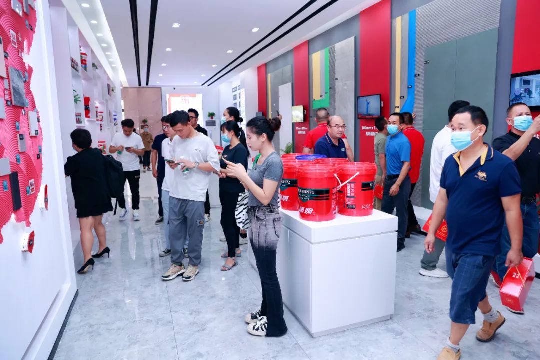中国唐姆岩板胶4S店盛大揭幕，岩板新型节能辅材交流新IP首发亮相