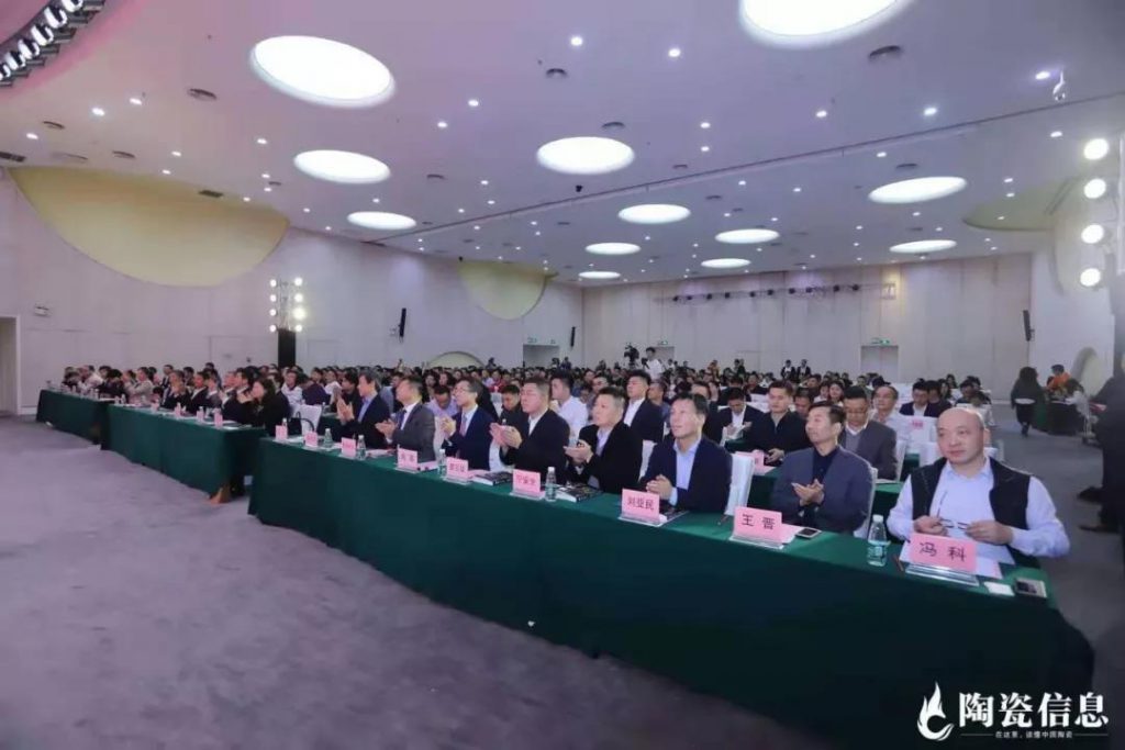 彰显品牌力量 | 顺辉瓷砖荣获“2019中国陶瓷·杰出品牌贡献奖”