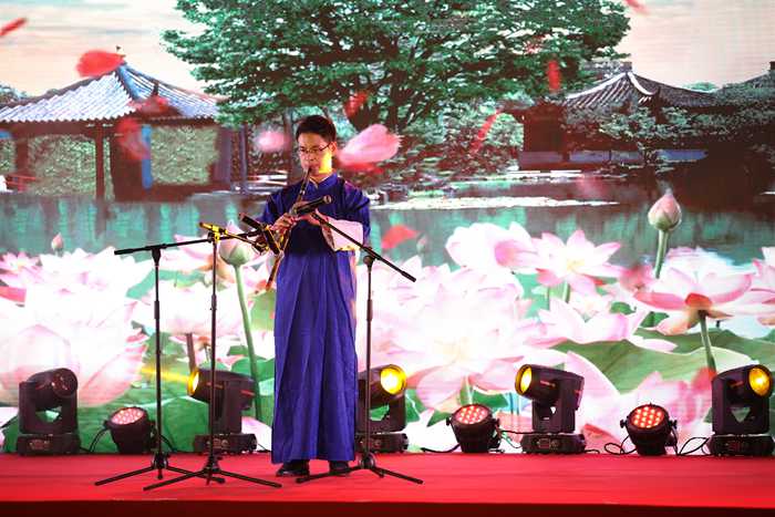 蒙娜丽莎桂蒙公司以昂扬风貌为国庆生度中秋