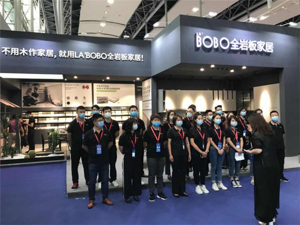 现场直击 | LA’BOBO3.3mm超薄岩板亮相广州建博会