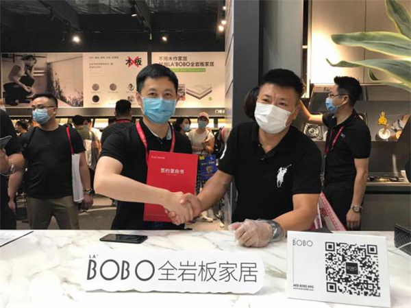 现场直击 | LA’BOBO3.3mm超薄岩板亮相广州建博会
