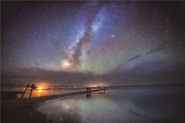 星空脚下，宛若仙境。粤强瓷砖•天空之镜闪耀上市！