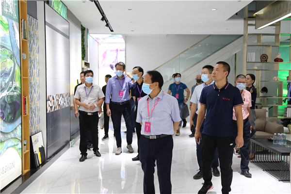 10000㎡展厅日均访客近4000人，这家内墙砖企业备受好评！