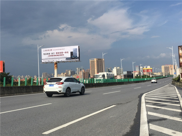 高空预警！祥达创展岩板占领户外广告高地，发出高空最强音！