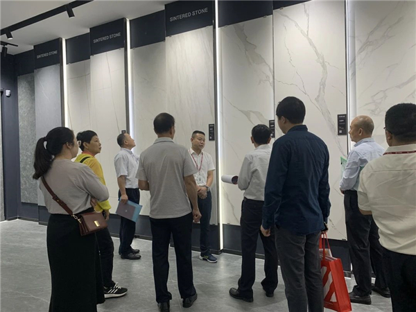 2021中国陶瓷卫浴新锐榜评审团到升华建陶参观考察