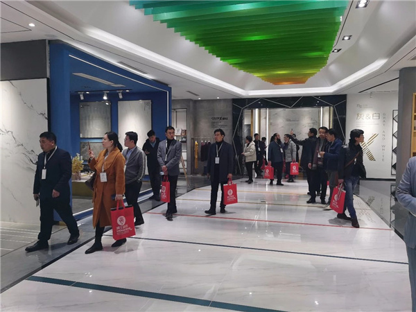 山东省各地市设计协会代表、设计大咖到狮王瓷砖参观