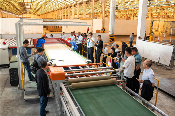 “薄”出高度，新明珠3.5mm纤薄岩板品鉴会
