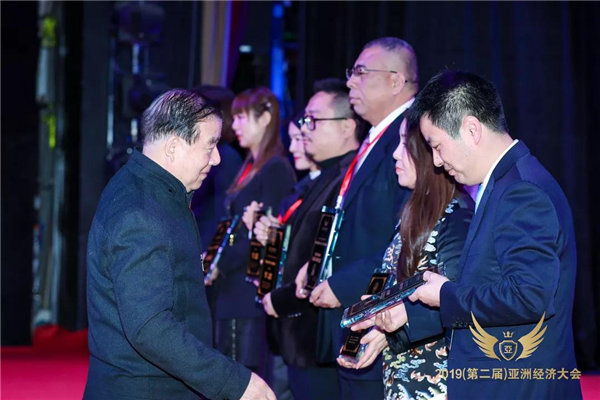 斯米克磁砖获2019“中国建材行业十大领军品牌”等两项殊荣