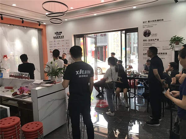 协进陶瓷郑州站招商会圆满成功