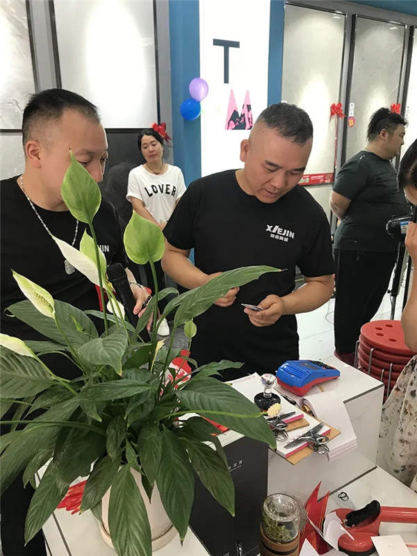 协进陶瓷郑州站招商会圆满成功