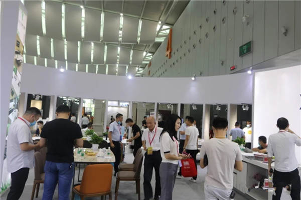 薄士薄瓷隐形岩板火爆亮相7月20日潭洲展