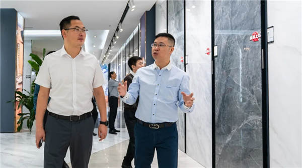 强辉陶瓷与华美立家达成战略合作