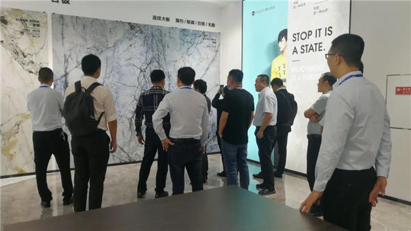 万达集团莅临惠达瓷砖考察指导