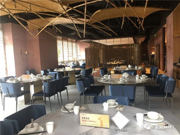 慕瓷现代哑光砖之大板PRO系列白云石餐桌应用案例