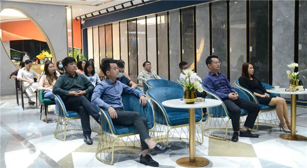 施琅陶瓷11月月度总结会圆满召开