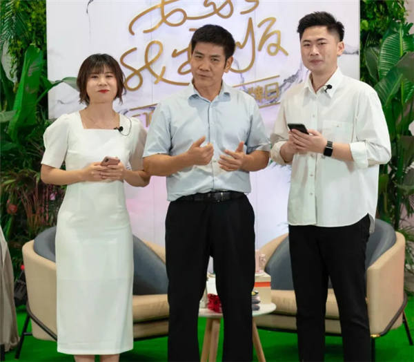 顺辉瓷砖联合圣都家装,亿元俱乐部战略升华