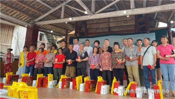 美陶瓷砖，送爱下乡村