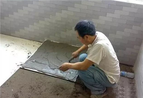 瓷砖干铺好还是湿铺好？相信你听了砖家的话会更糊涂！