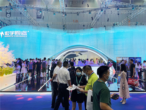 400+陶企云集，20+重磅活动，2021佛山潭洲陶瓷展开幕首日人气火爆！