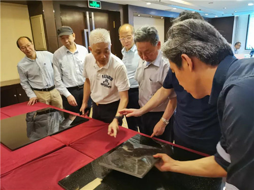 重磅！宏宇“国际领先水平”新品黑金砂瓷砖打破仿高端石材天花板！