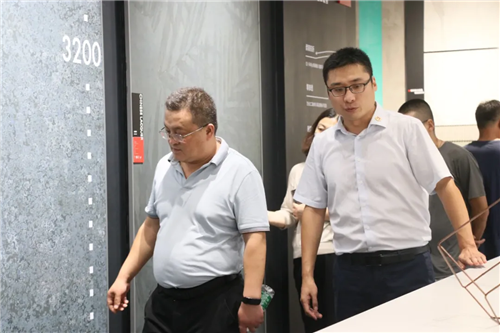 聊城隆兴置业项目领导莅临顺辉瓷砖·岩板考察参观
