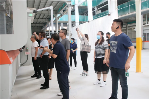 聊城隆兴置业项目领导莅临顺辉瓷砖·岩板考察参观