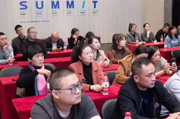 攀登——开启新局面，萨米特瓷砖湖北运营中心仓建立
