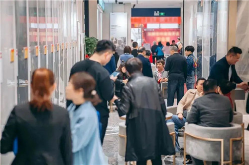 瓷砖品牌开始卖地板！建陶行业“内卷”要升级了吗？