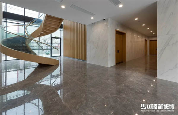 马可波罗瓷砖10000㎡沉浸式办公空间装修案例，感受现代感与高级感