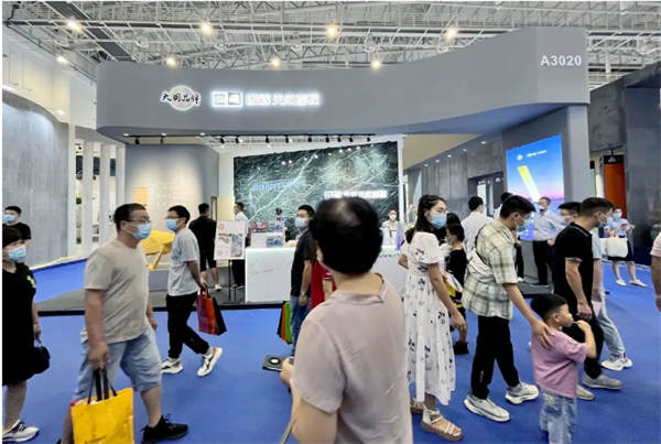 顺辉天成岩板x厦门国际石材展：对位通体·岩脉系列新品正式发布