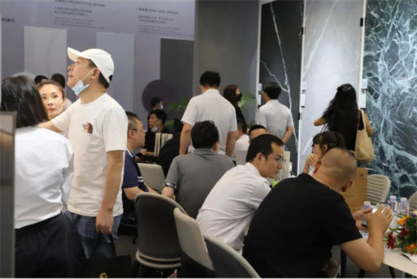 顺辉天成岩板x厦门国际石材展：对位通体·岩脉系列新品正式发布