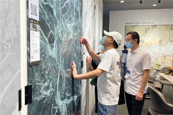 顺辉天成岩板x厦门国际石材展：对位通体·岩脉系列新品正式发布
