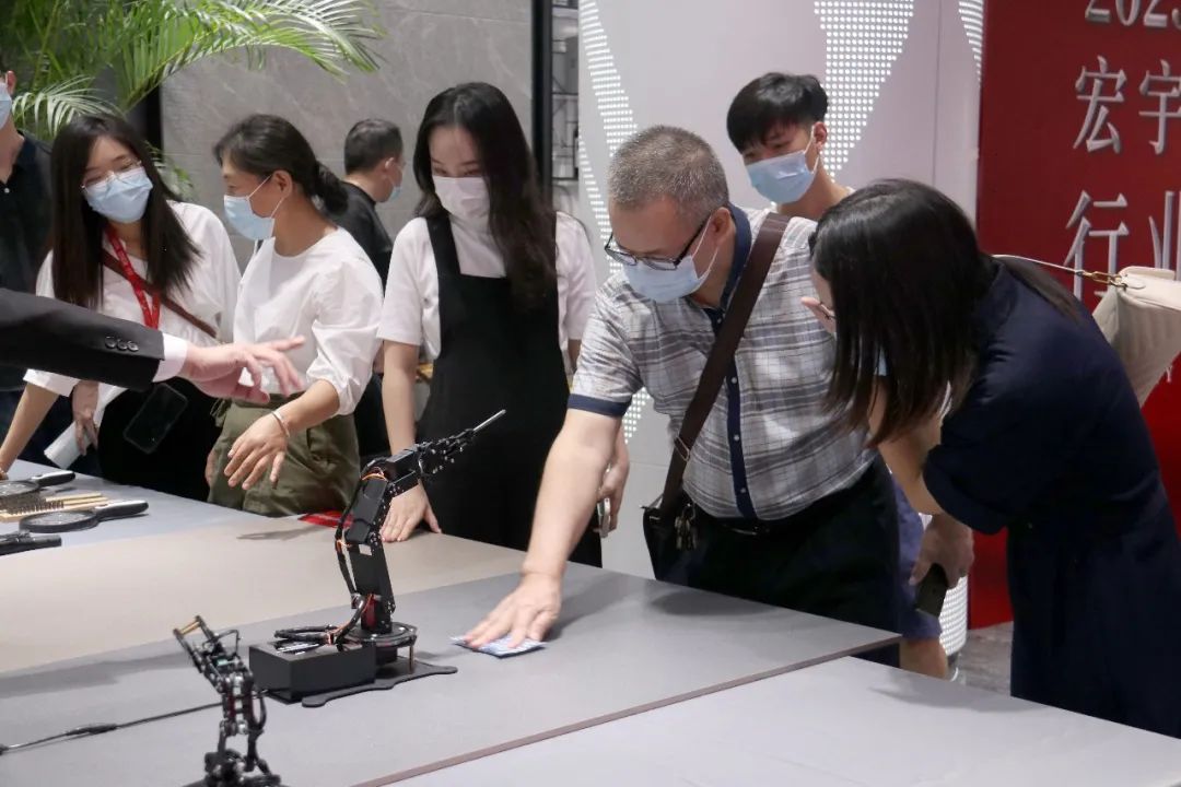 万众期待！宏宇2023旗舰级新品，素色-素奢进化论