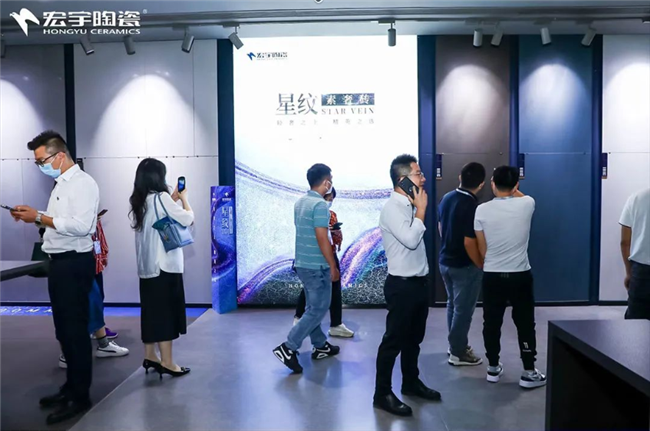 轻奢之上，精英之选，宏宇陶瓷·星纹素奢砖首发问世！
