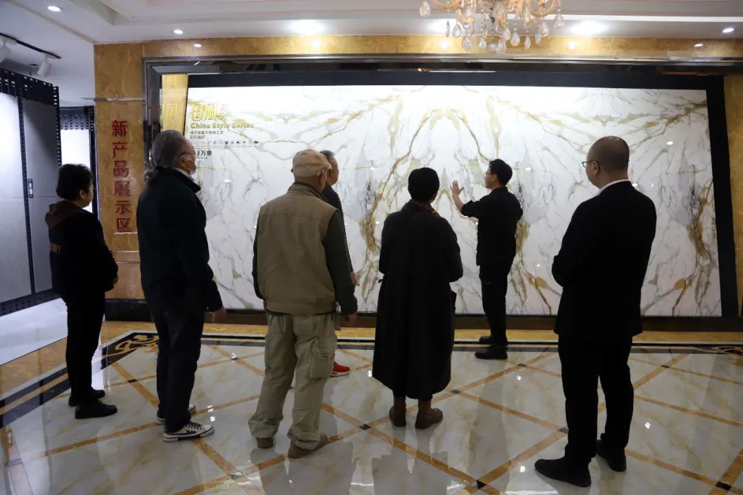 美院教授、博士生导师一行亲临峨眉山金陶指导产品设计艺术创作