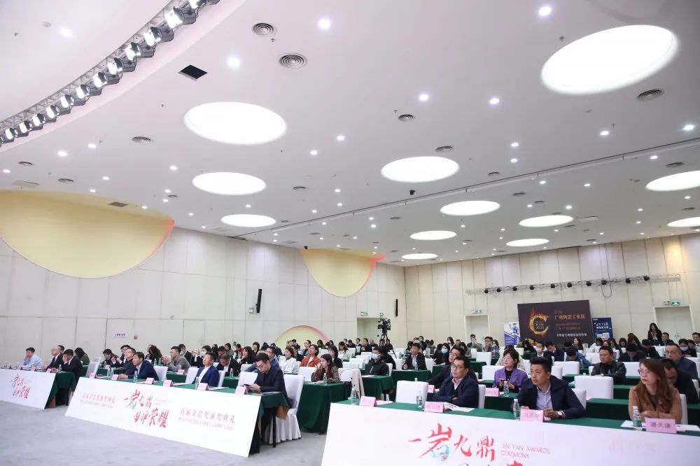从火爆全网到闻“岩”丧胆！岩板到底能不能干？这场大会告诉你