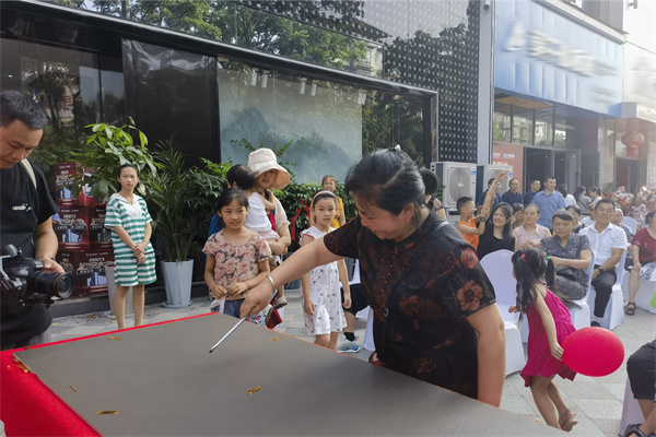 8城开业，红遍终端！宏宇陶瓷简奢展厅实力出圈！