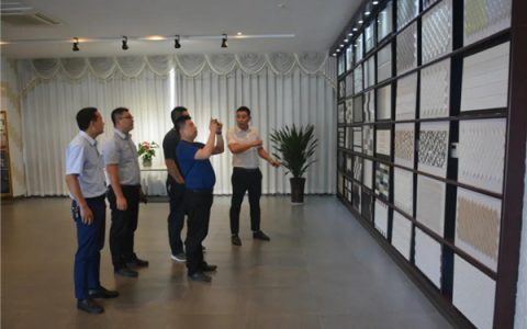 贝利泰陶瓷热情接待郑州一建集团一行参观交流