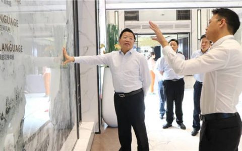 重庆荣昌区委书记一行莅临宏宇集团参观考察