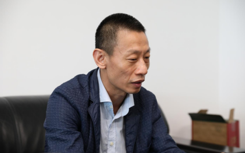 专访东鹏控股徐登翔：能耗降低15%，人均产值提升70%，陶业“双碳”标杆是怎样练成的？